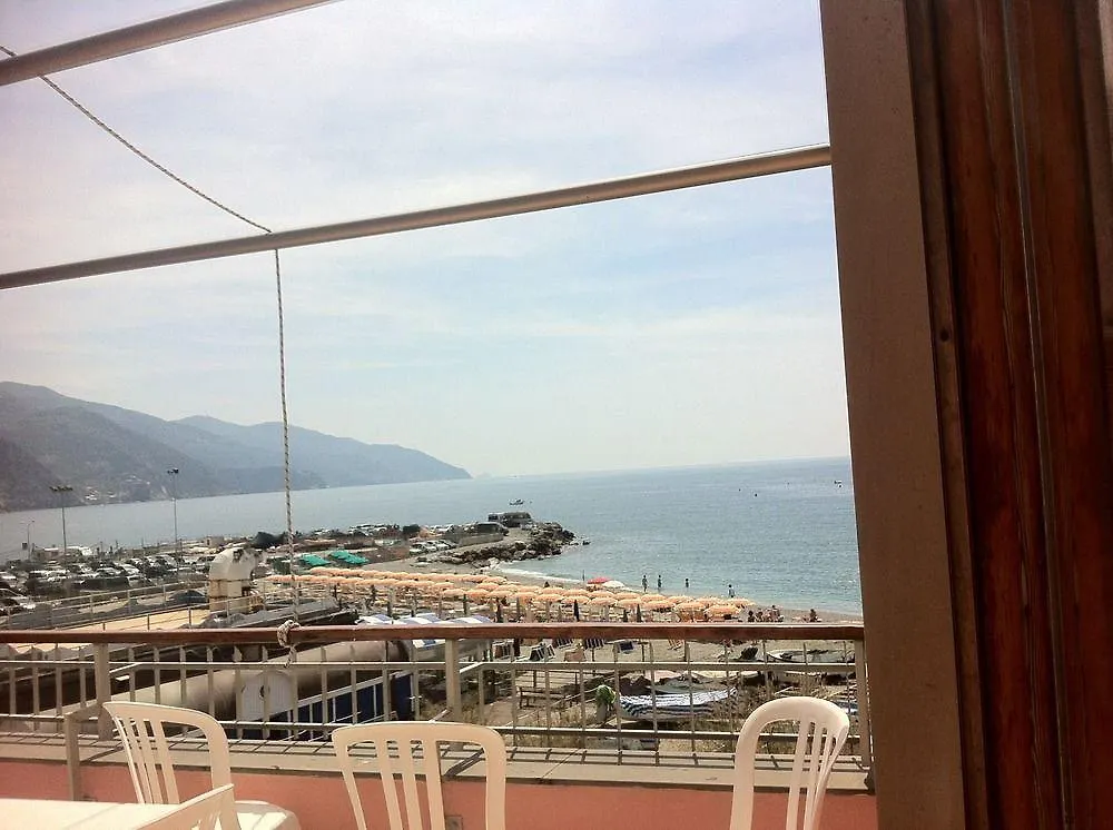 Affittacamere Lo Scoglio Monterosso al Mare Italien